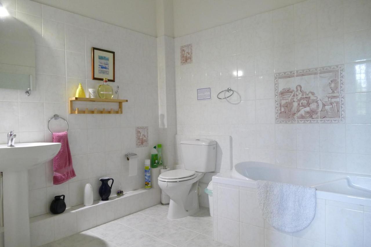 Le Logis Des Quatre Puits Bed & Breakfast Neuvicq-Montguyon Exterior photo