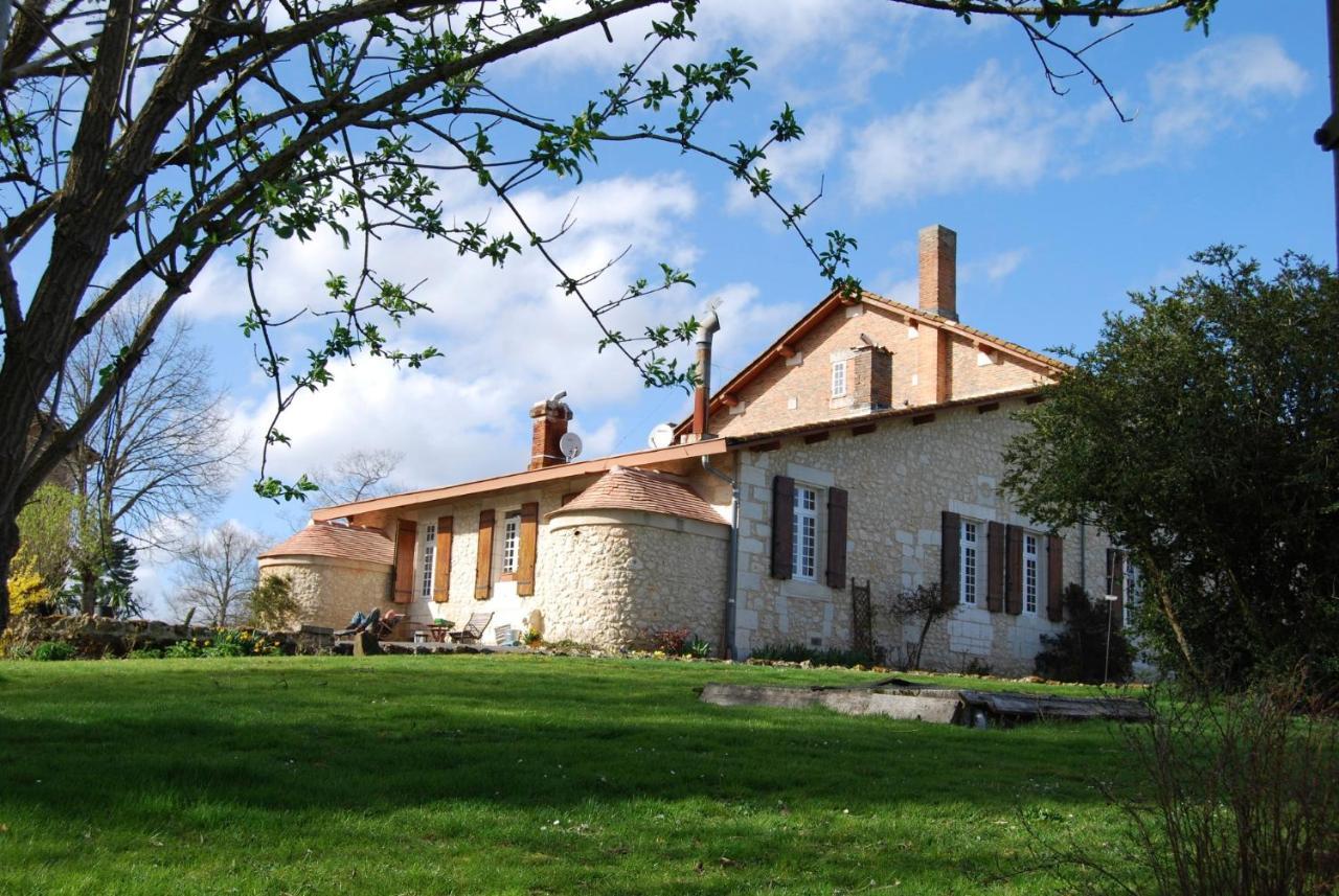 Le Logis Des Quatre Puits Bed & Breakfast Neuvicq-Montguyon Exterior photo