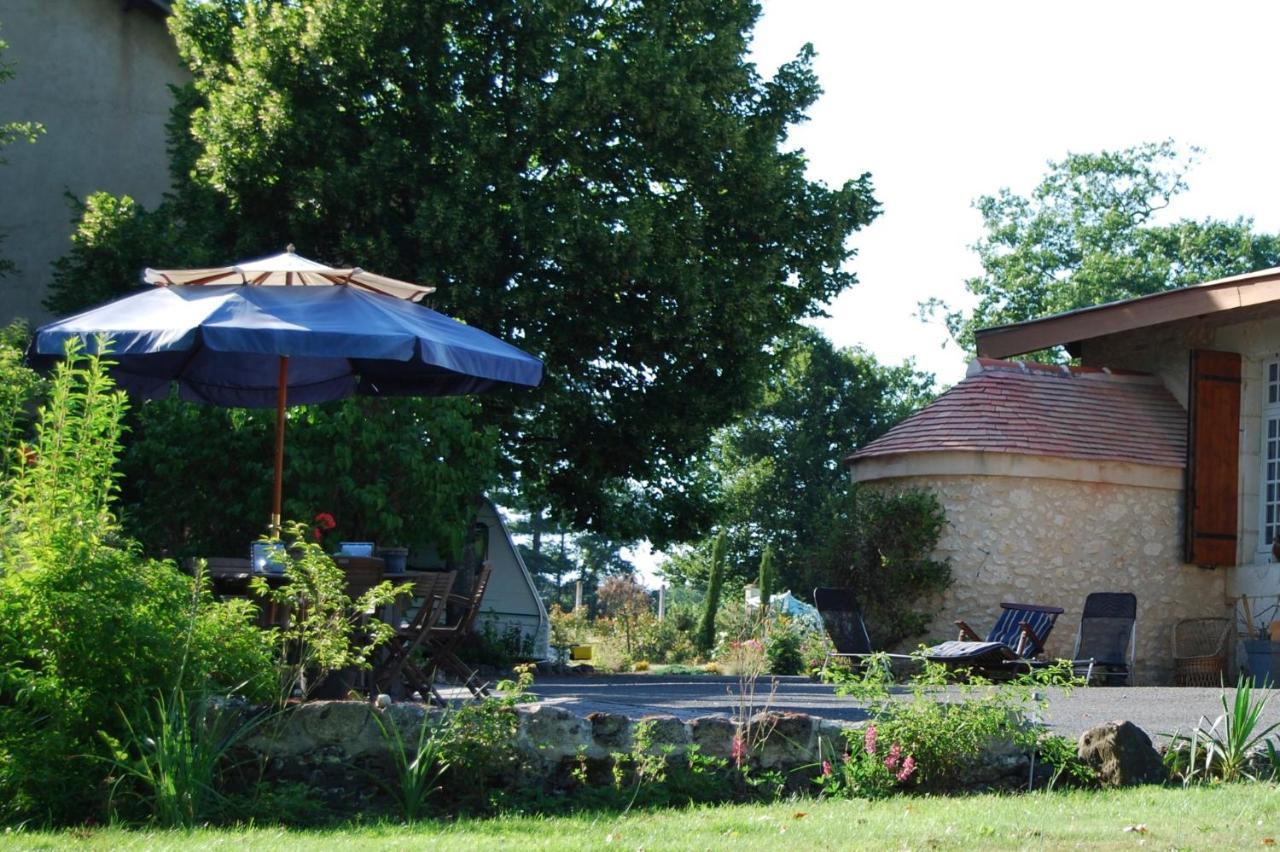 Le Logis Des Quatre Puits Bed & Breakfast Neuvicq-Montguyon Exterior photo