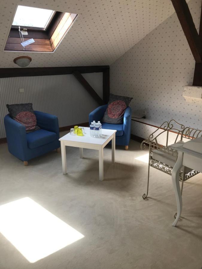 Le Logis Des Quatre Puits Bed & Breakfast Neuvicq-Montguyon Exterior photo