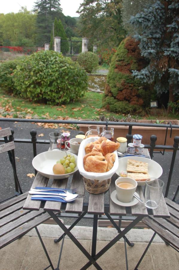 Le Logis Des Quatre Puits Bed & Breakfast Neuvicq-Montguyon Exterior photo