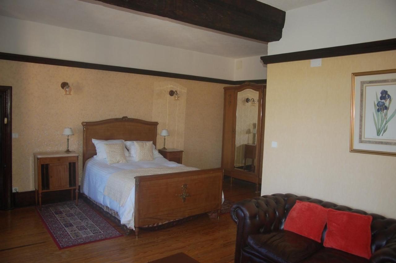 Le Logis Des Quatre Puits Bed & Breakfast Neuvicq-Montguyon Exterior photo