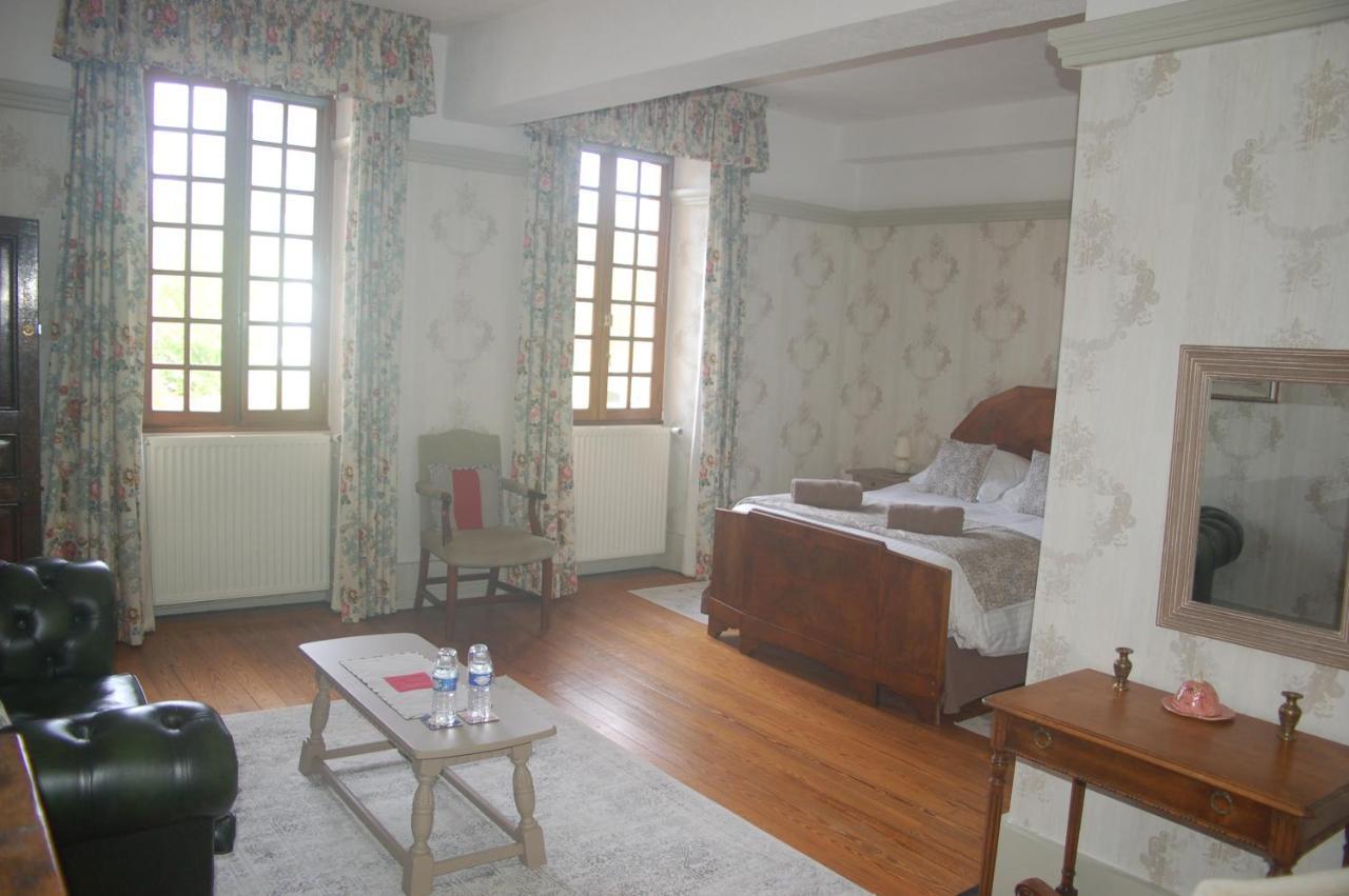 Le Logis Des Quatre Puits Bed & Breakfast Neuvicq-Montguyon Exterior photo
