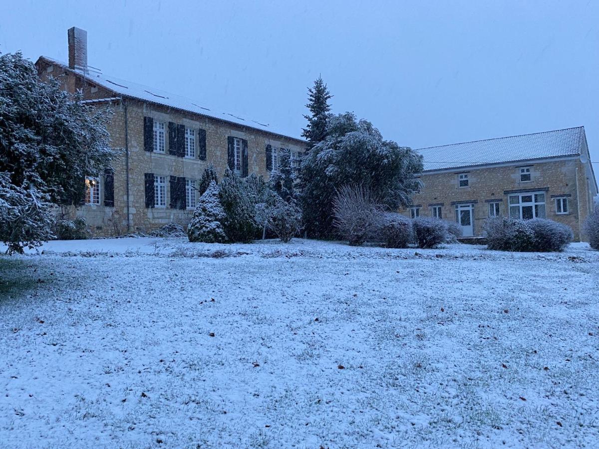 Le Logis Des Quatre Puits Bed & Breakfast Neuvicq-Montguyon Exterior photo